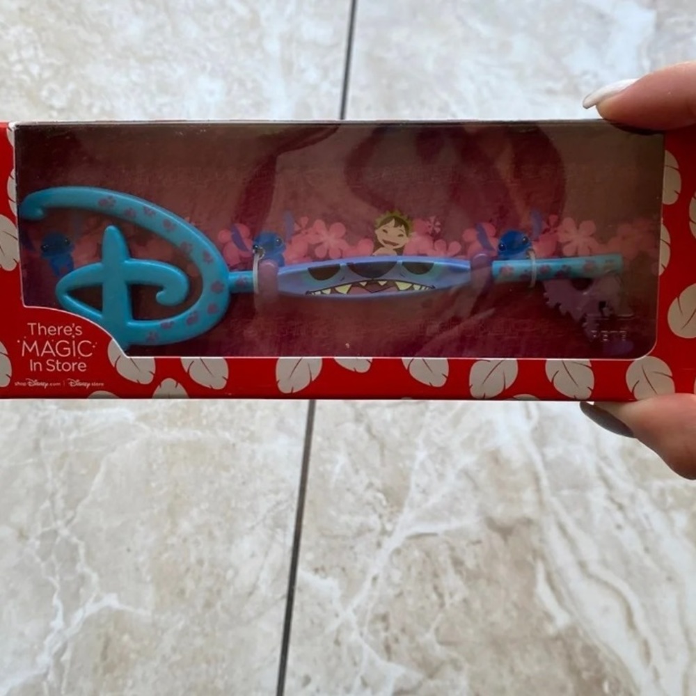Cast Member Exclusive Lilo & Stitch Collectible Key